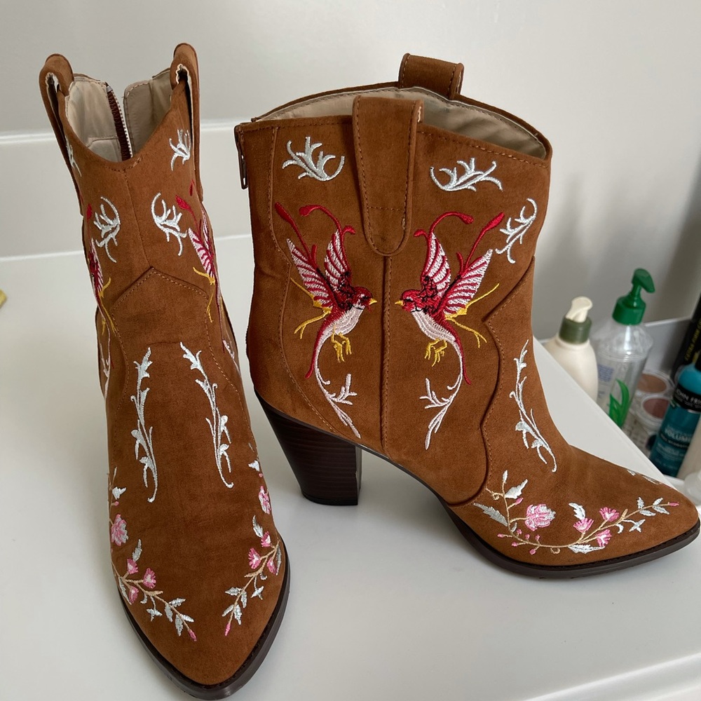 Penny Loves Kenny brown embroidered boots